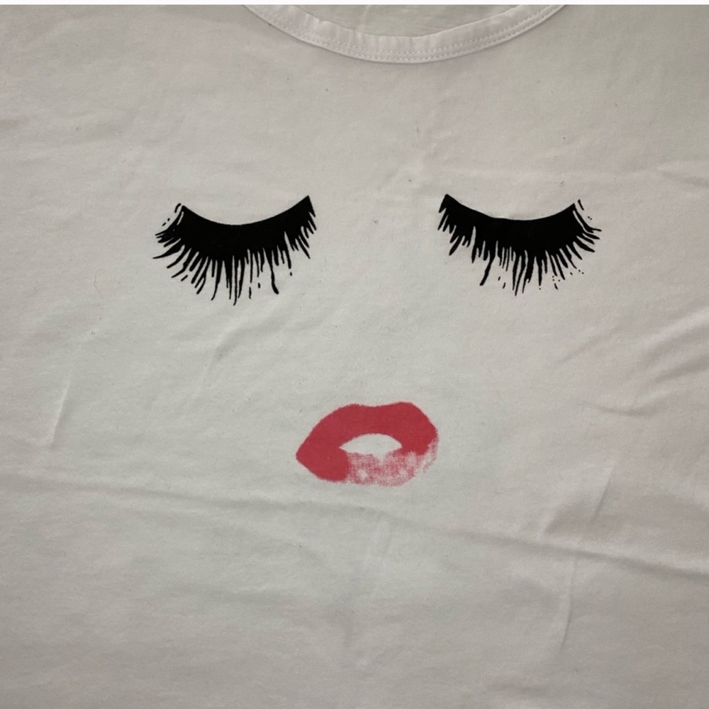 Lash and lips tee